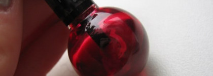 Сочные губки, румяные щечки - обращайтесь к Tony Moly Mini Tint, в оттенке №1 Cherry Pink