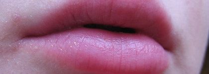 Помада Avon Розовое золото в оттенке Luxurious Blush (добавила фото)