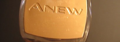 Сияющие и объемные губки c помадой Avon Anew Silky Pink