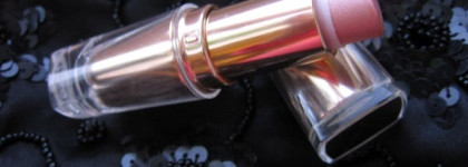 Сияющие и объемные губки c помадой Avon Anew Silky Pink