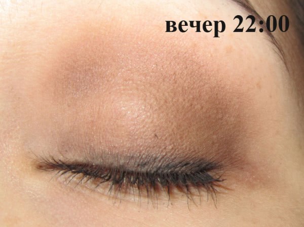 Основа для макияжа глаз smoothing and fixing eye primer