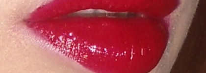 Первый красный. Nyx Round Lipstick в оттенке 511 "Chaos"