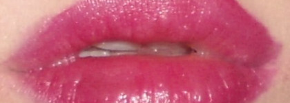 Первый красный. Nyx Round Lipstick в оттенке 511 "Chaos"