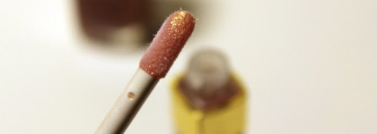 Весенний блеск Chanel Lèvres scintillantes  "Вonbon"