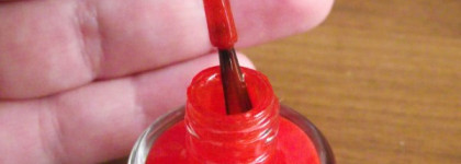 Неоновый алый лак Veryme Neon nail polish от Oriflame