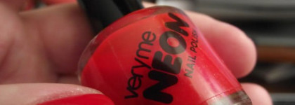 Неоновый алый лак Veryme Neon nail polish от Oriflame