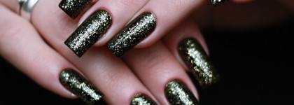 China Glaze коллекция Monster's Ball #81491 "Batmyeyes"