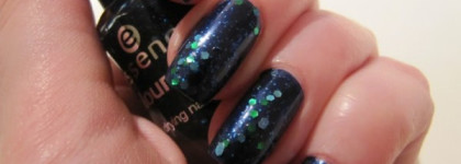 Космический синий от Essence