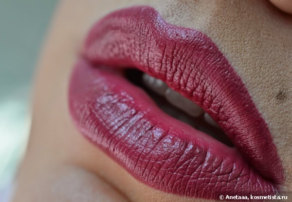 Dolce & Gabbana Monica Voluptuous Lipstick 120 Magnetic Monica