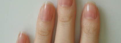 Маленькие лаки для ногтей от Lumene (Gloss & Care)