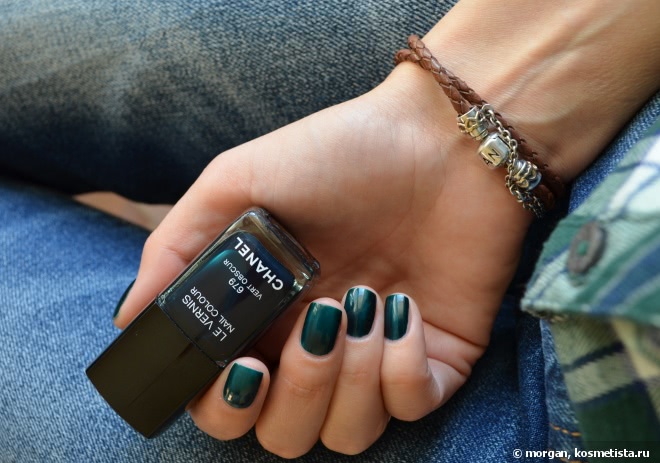 Chanel Le Vernis Nail Colour #679 Vert Obscur