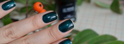 Chanel Le Vernis Nail Colour #679 Vert Obscur