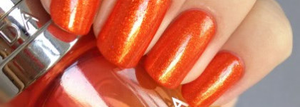 China Glaze - Riveting