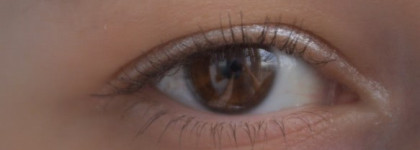 Тени- карандаш для век Oriflame Very Me Eye Crayon в оттенке "Белая луна" (код  в каталоге 24269)