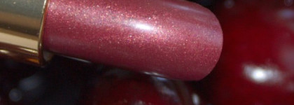 Помады Chanel Aqualumiere №82 и Sisley Phyto-Lip Shine №12