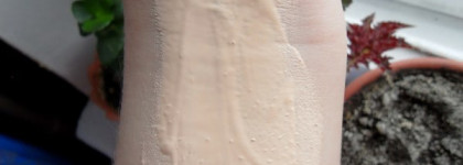 Тональная основа Revlon Photoready 002 Vanilla