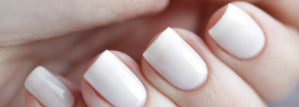 OPI Don't touch my tutu + Essence Make it golden