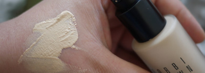 Правила хорошего тона от Bobby Brown Skin Long-Wear Weightless Foundation SPF15 Warm Ivory 