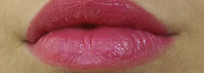 Недорогие обновки для губ от Essence: помада №49 (Like A Lady) и Xxxl shine lipgloss, №05 ( super girl )