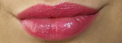 Недорогие обновки для губ от Essence: помада №49 (Like A Lady) и Xxxl shine lipgloss, №05 ( super girl )