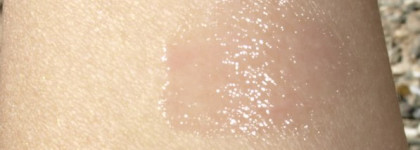 Мои бюджетные радости - блеск для губ H&M Kiss Kiss и тени Maybelline Color tattoo 05 Eternal gold