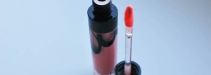 Идеальный розовый. Benefit Ultra Shines  Lipgloss оттенок Life on A list