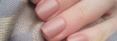 Вкусный нюд для ноготков  Rimmel 60 Seconds Nail Polish  #500 Caramel Cupcake