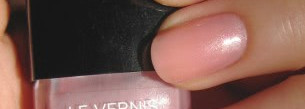 Искушение и соблазн Chanel  Nail Color Mica Rose No 495