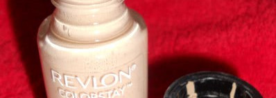 Уходим в ночь с легендарным Revlon ColorStay liquid foundation for combination/oily skin в оттенке 180 Sand Beige