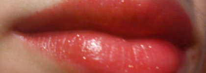 Случайное приобретение от Oriflame, Triple Core Lipstick оттенок  Love red