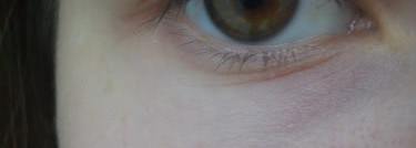 Матовая кожа с сывороткой Peach Sake Pore Serum от Skinfood и натуральный взгляд с тушью для ресниц 5-в-1 "Очевидный эффект" от Oriflame