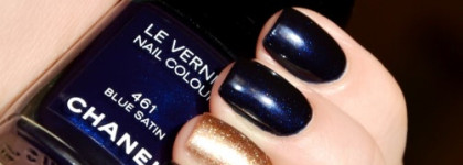 Chanel le vernis #461 Blue Satin, Chanel le vernis #607 Delight в двойном маникюре
