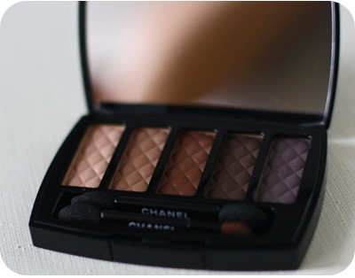 Chanel Charming Ombres Matelassees Eyeshadow Palette Review & Swatches