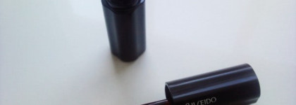 К слову о Хэллоуине: кроваво-красный Shiseido Laquer Rouge # RD 607