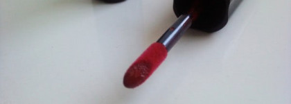 К слову о Хэллоуине: кроваво-красный Shiseido Laquer Rouge # RD 607