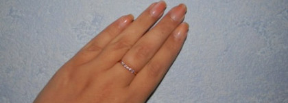 Вы все еще замачиваете? Тогда мы идем к вам! Удаляем  глитерные лаки с помощью Essence Peel Off base coat