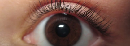 Две туши в моей косметичке- отличница от Oriflame и троешница от Avon