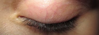 Две туши в моей косметичке- отличница от Oriflame и троешница от Avon