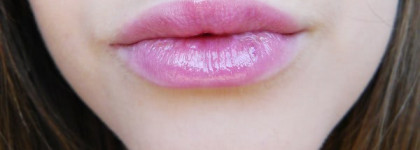 Розовый-розовый блеск от Victoria's secrets Beauty Rush lip gloss