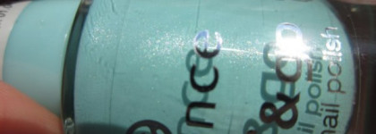 Противный мятный Essence colour&go 53 you belong to me