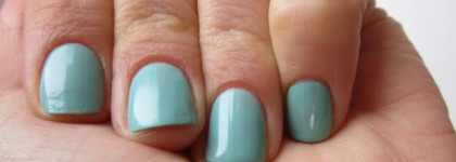 Противный мятный Essence colour&go 53 you belong to me