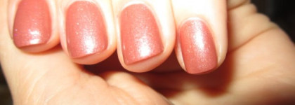 Невнятный искристый беж от Maybelline NY Colorama