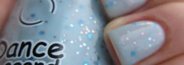 Два маникюра недели-нежность и яркость(Dance Legend fruity milk 647 и Faberlic Nail Polish 7708)