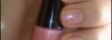 Блестящая нежность на ногтях с лаком Alvin D’or #04