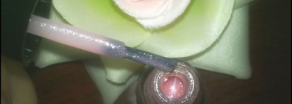 Блестящая нежность на ногтях с лаком Alvin D’or #04