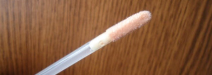 Обзор весенних покупок. Часть первая. Блеск для губ Xxxl shine lipgloss nudes от  Essence(оттенок 01 Pure Beauty)