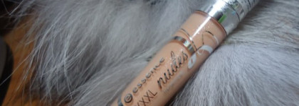 Обзор весенних покупок. Часть первая. Блеск для губ Xxxl shine lipgloss nudes от  Essence(оттенок 01 Pure Beauty)