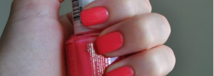 Один из... или мои любимые кораллы (Essie Cute as a button)