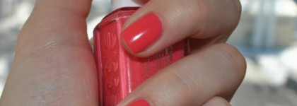 Один из... или мои любимые кораллы (Essie Cute as a button)