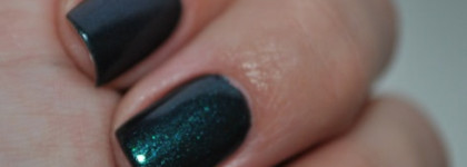 Один из "осенних" Эсси.Изумрудный. Essie Dive Bar 90